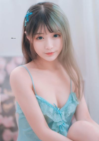 秘书伺候老板玩3p_4K在线视频观看