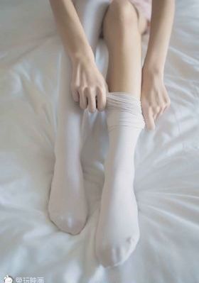 轻漂亮岳每4乱理电影片_720超清免费观看